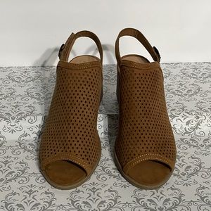 Art Class, sling back, open toe, cut out, sandals.